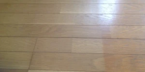 フロアコーティングの変色の原因分析