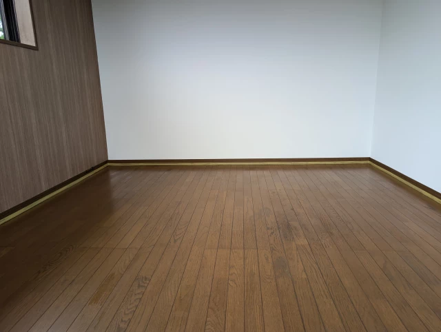傷んでしまったフローリング